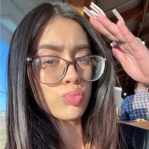 Meet your Posher, Anissa